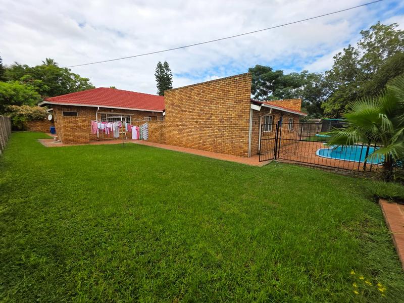 5 Bedroom Property for Sale in Karenpark Gauteng