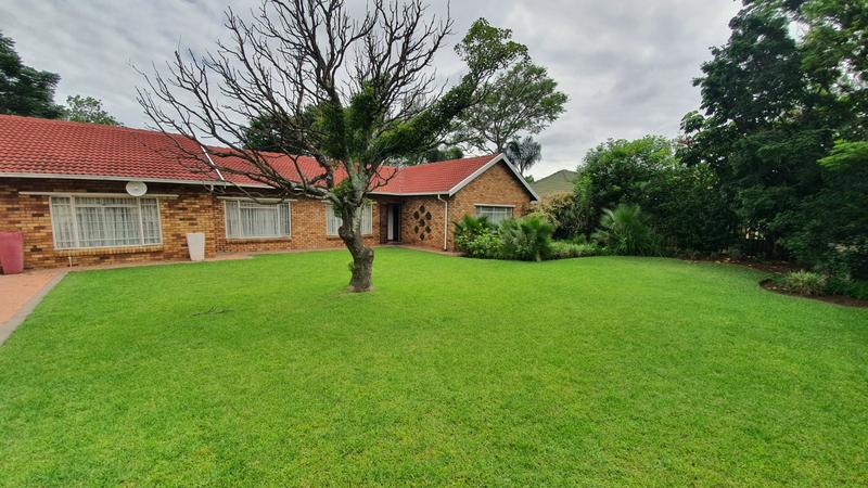 5 Bedroom Property for Sale in Karenpark Gauteng