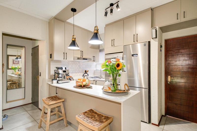 1 Bedroom Property for Sale in Lonehill Gauteng