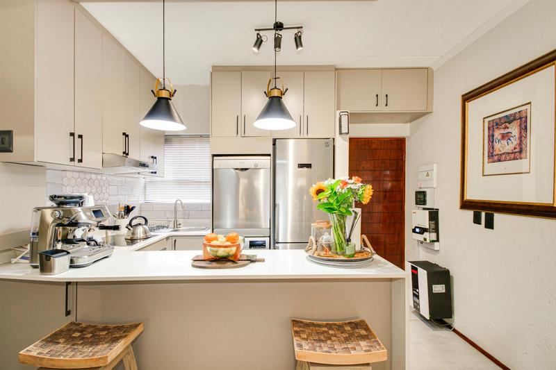 1 Bedroom Property for Sale in Lonehill Gauteng