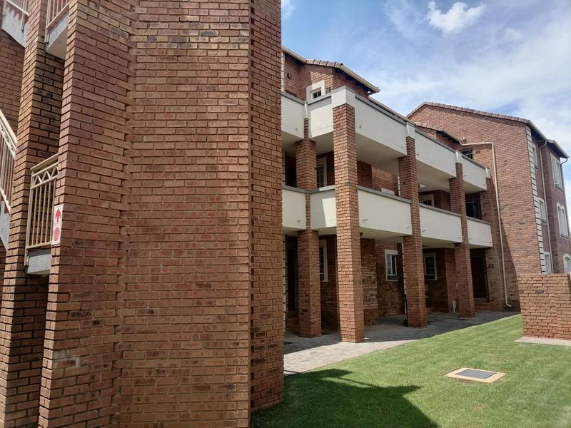 2 Bedroom Property for Sale in Die Hoewes Gauteng