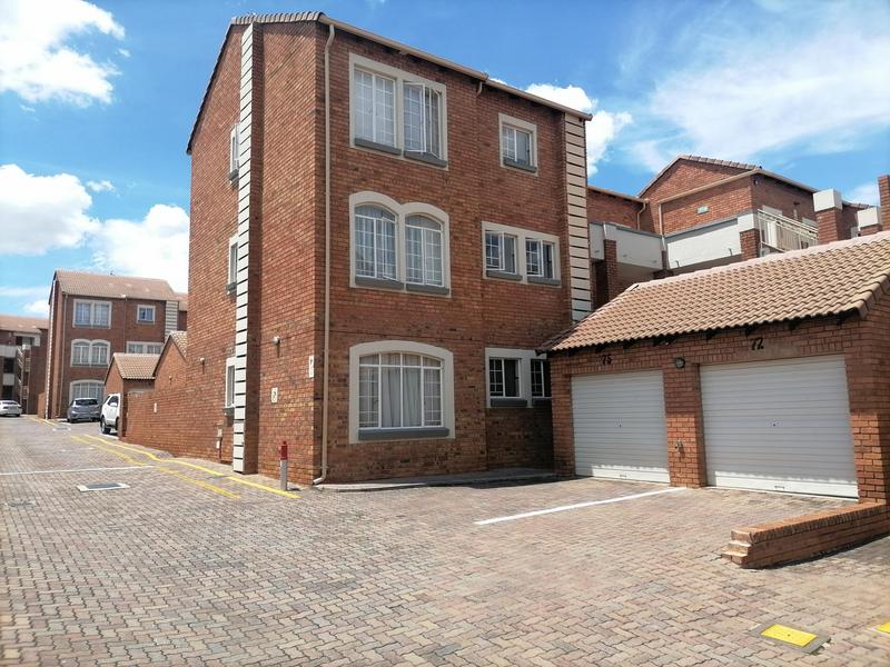2 Bedroom Property for Sale in Die Hoewes Gauteng