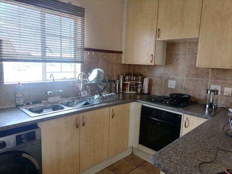 2 Bedroom Property for Sale in Die Hoewes Gauteng