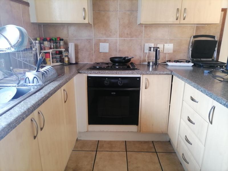 2 Bedroom Property for Sale in Die Hoewes Gauteng