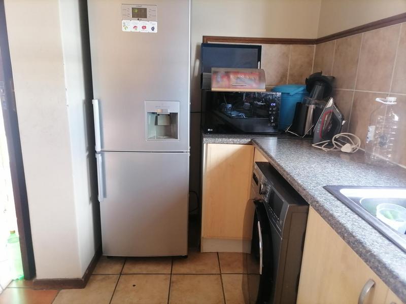 2 Bedroom Property for Sale in Die Hoewes Gauteng
