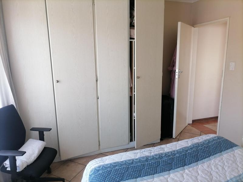2 Bedroom Property for Sale in Die Hoewes Gauteng