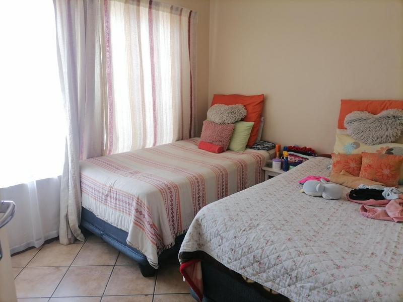 2 Bedroom Property for Sale in Die Hoewes Gauteng