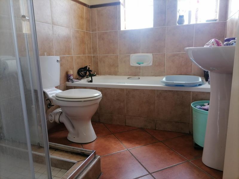 2 Bedroom Property for Sale in Die Hoewes Gauteng