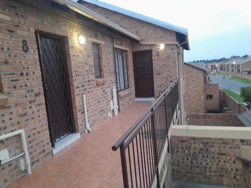 2 Bedroom Property for Sale in Chloorkop Gauteng