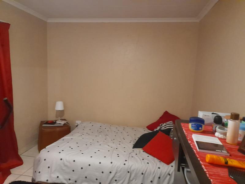 2 Bedroom Property for Sale in Chloorkop Gauteng