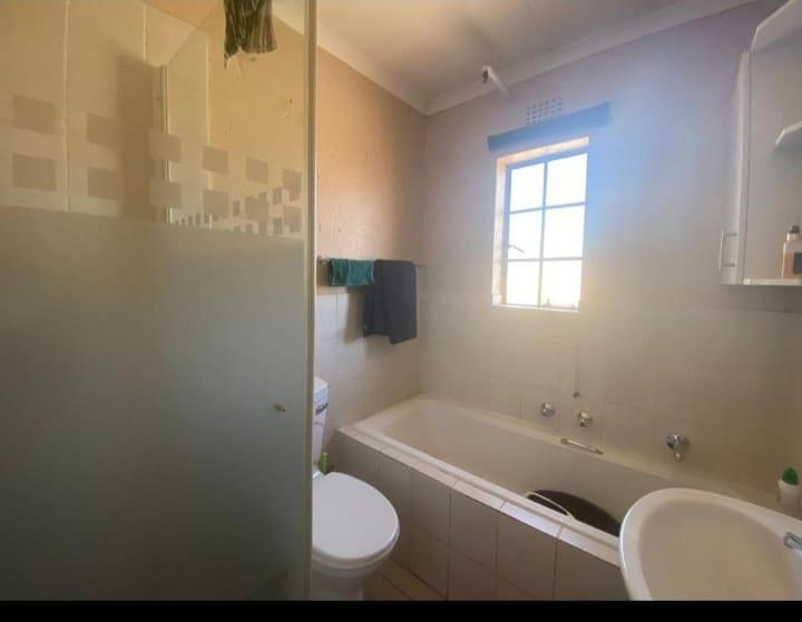 2 Bedroom Property for Sale in Chloorkop Gauteng
