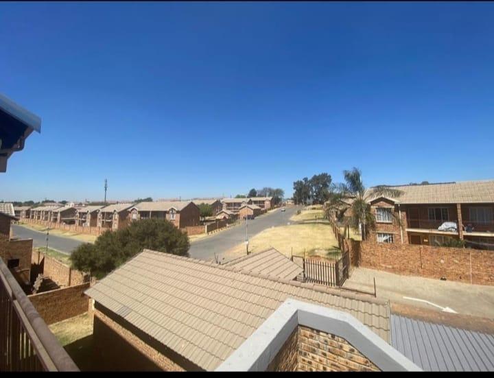 2 Bedroom Property for Sale in Chloorkop Gauteng