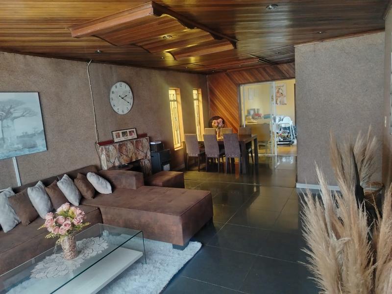 4 Bedroom Property for Sale in Dobsonville Gauteng
