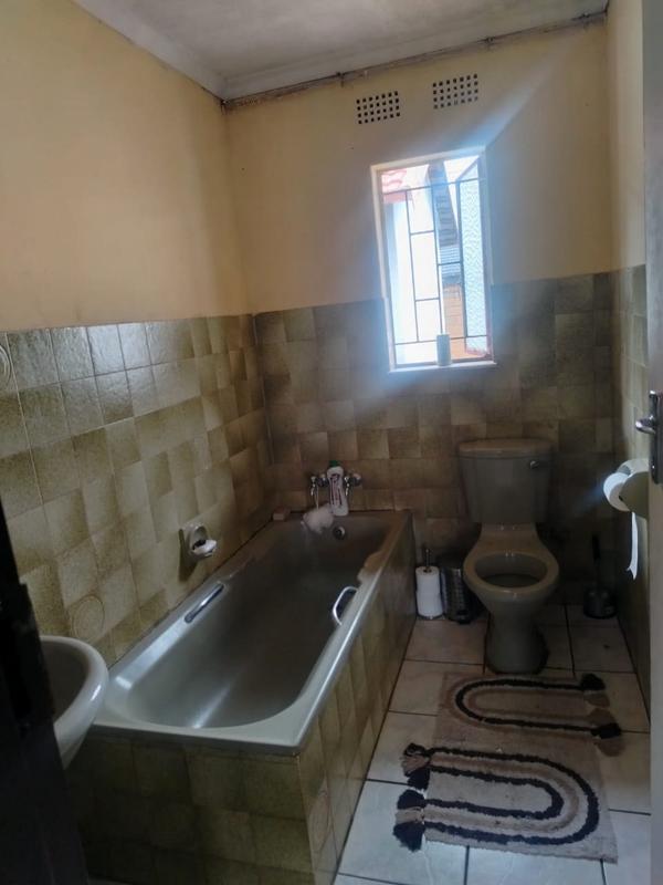 4 Bedroom Property for Sale in Dobsonville Gauteng