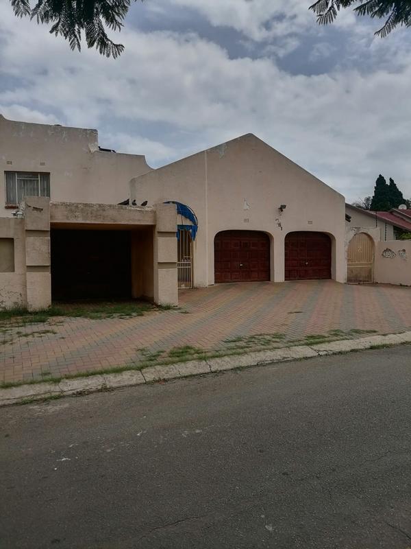 3 Bedroom Property for Sale in Diepkloof Gauteng