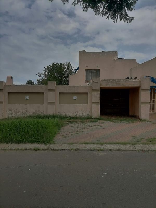 3 Bedroom Property for Sale in Diepkloof Gauteng