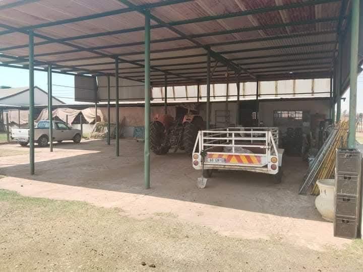 5 Bedroom Property for Sale in Luipaardsvlei Gauteng