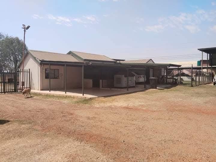 5 Bedroom Property for Sale in Luipaardsvlei Gauteng