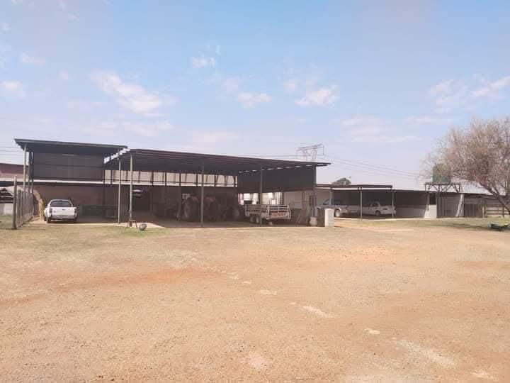5 Bedroom Property for Sale in Luipaardsvlei Gauteng