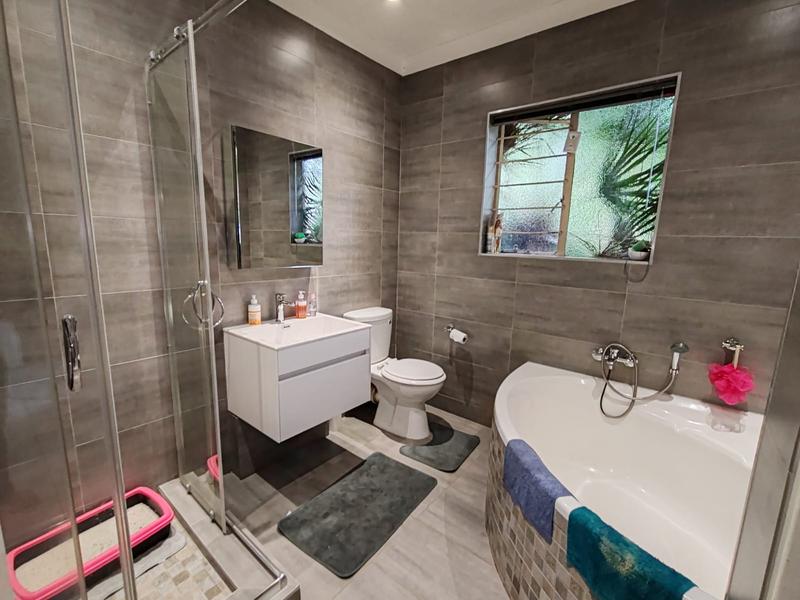 3 Bedroom Property for Sale in Eldoraigne Gauteng
