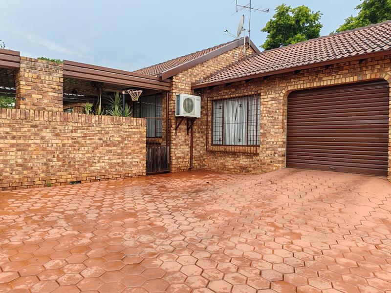 3 Bedroom Property for Sale in Eldoraigne Gauteng