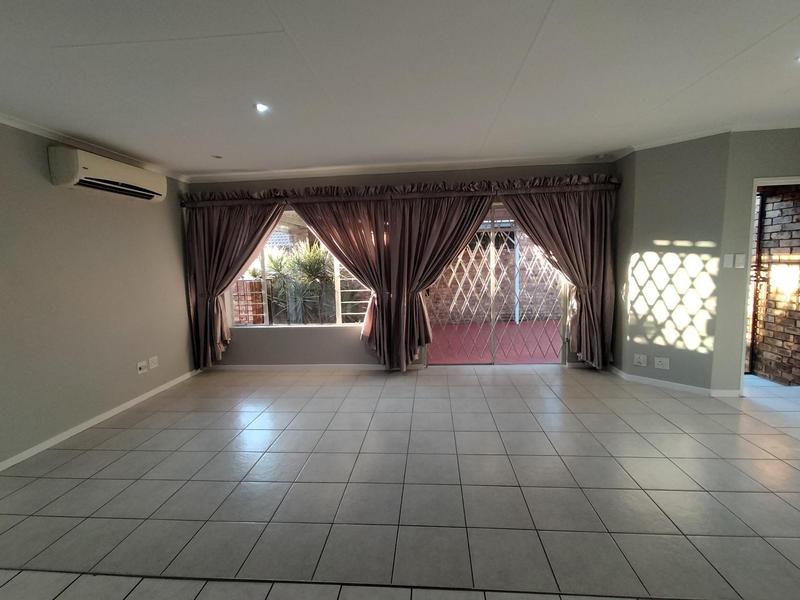 3 Bedroom Property for Sale in Eldoraigne Gauteng