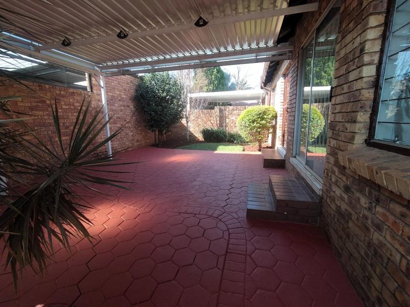 3 Bedroom Property for Sale in Eldoraigne Gauteng