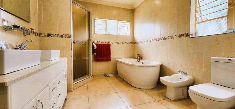 5 Bedroom Property for Sale in Sunward Park Gauteng