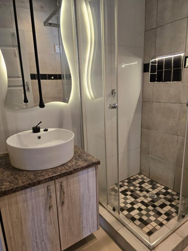 To Let 1 Bedroom Property for Rent in Buccleuch Gauteng