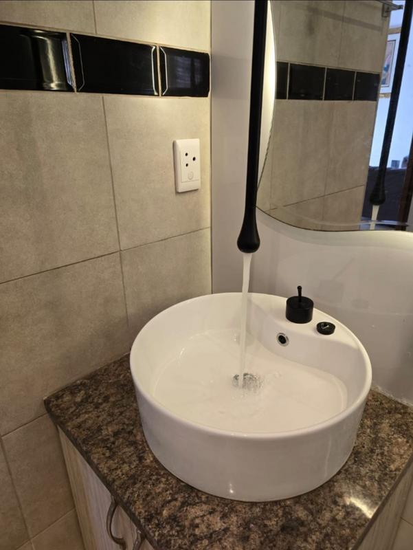 To Let 1 Bedroom Property for Rent in Buccleuch Gauteng