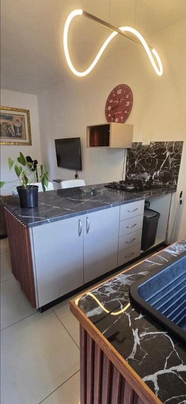 To Let 1 Bedroom Property for Rent in Buccleuch Gauteng