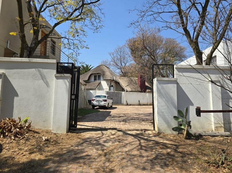 To Let 1 Bedroom Property for Rent in Buccleuch Gauteng
