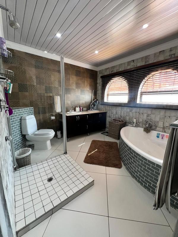 4 Bedroom Property for Sale in Sunair Park Gauteng