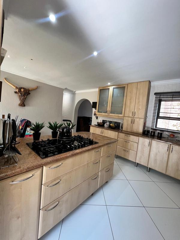 4 Bedroom Property for Sale in Sunair Park Gauteng