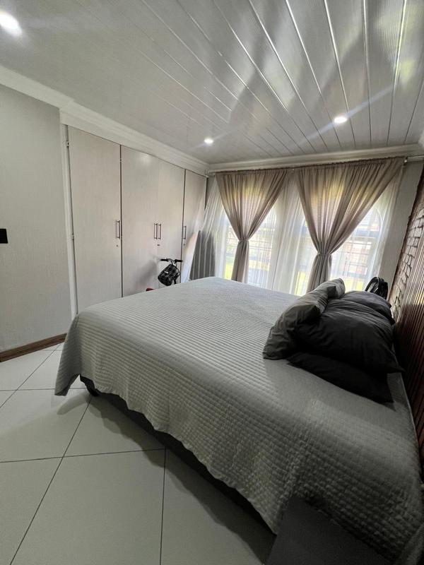 4 Bedroom Property for Sale in Sunair Park Gauteng