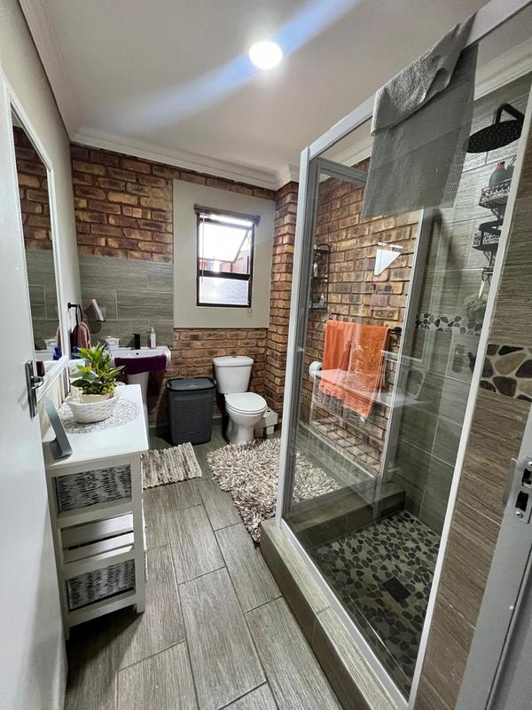 4 Bedroom Property for Sale in Sunair Park Gauteng