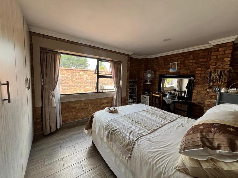 4 Bedroom Property for Sale in Sunair Park Gauteng