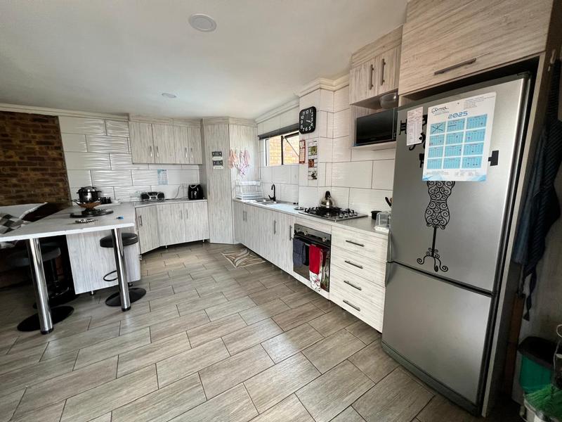 4 Bedroom Property for Sale in Sunair Park Gauteng
