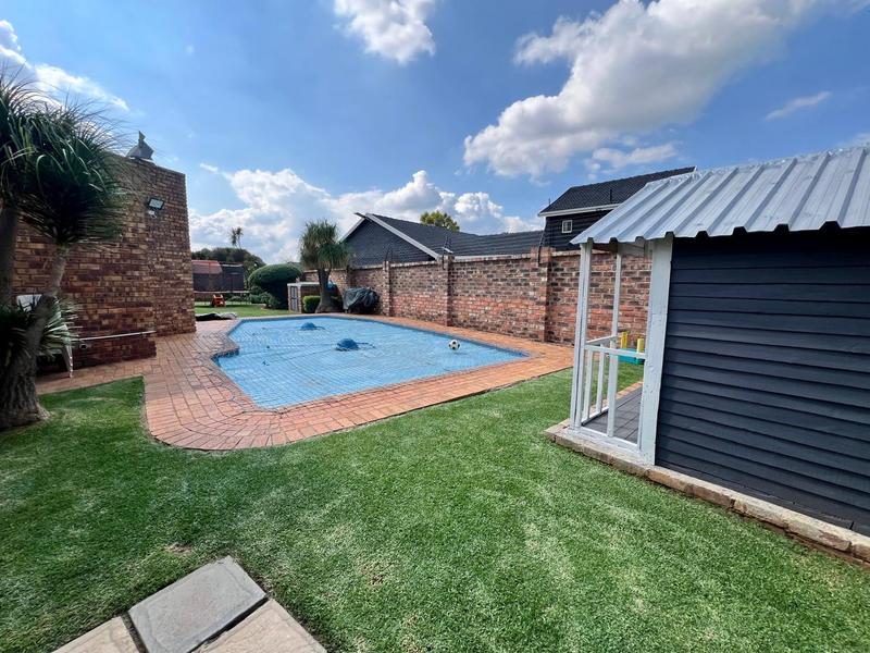 4 Bedroom Property for Sale in Sunair Park Gauteng