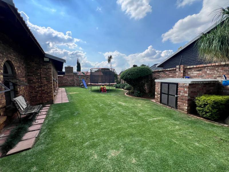 4 Bedroom Property for Sale in Sunair Park Gauteng