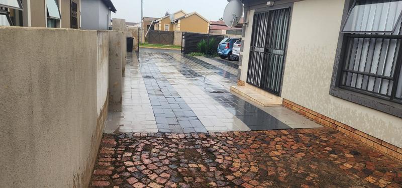 2 Bedroom Property for Sale in Alliance Gauteng