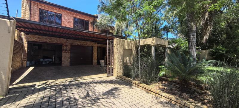4 Bedroom Property for Sale in Helderkruin Gauteng