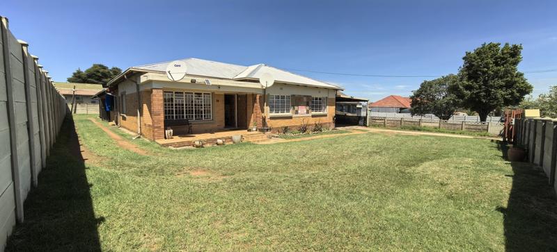 6 Bedroom Property for Sale in Witpoortjie Gauteng