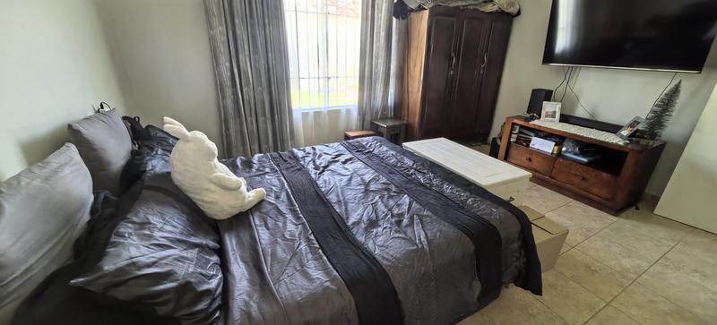 6 Bedroom Property for Sale in Witpoortjie Gauteng