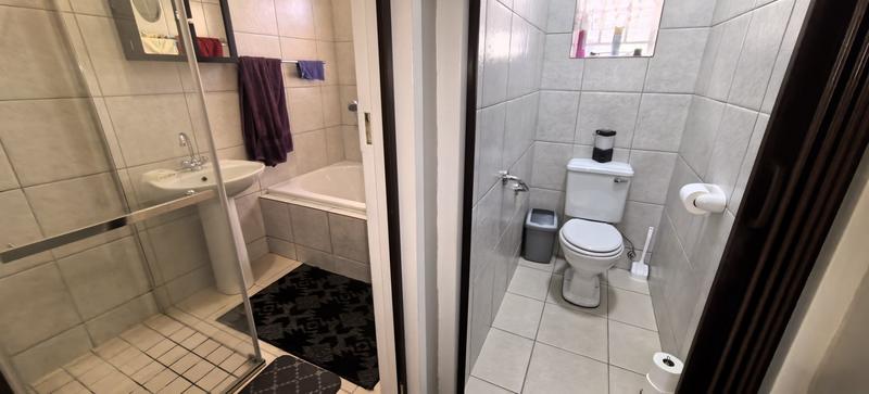 6 Bedroom Property for Sale in Witpoortjie Gauteng