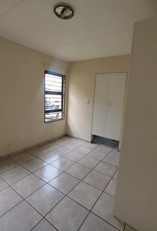 2 Bedroom Property for Sale in Groblerpark Gauteng