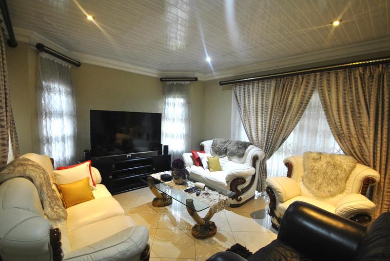3 Bedroom Property for Sale in Sonneveld Gauteng