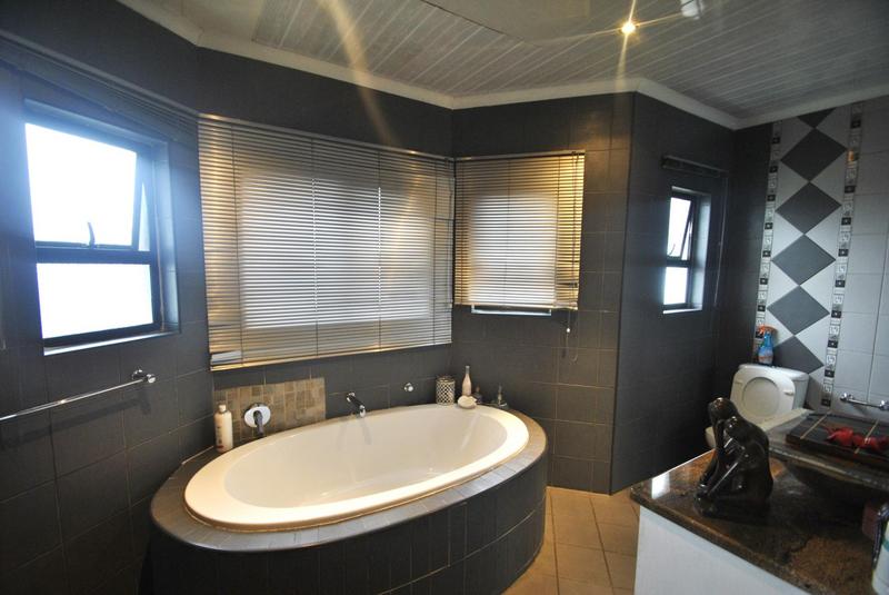 3 Bedroom Property for Sale in Sonneveld Gauteng