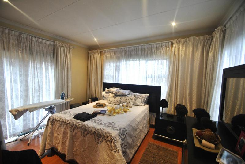 3 Bedroom Property for Sale in Sonneveld Gauteng