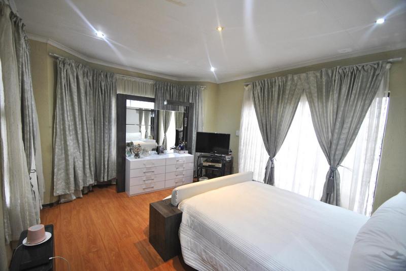 3 Bedroom Property for Sale in Sonneveld Gauteng